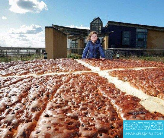 世界上最大的面包,长1700米重9吨的超大面包