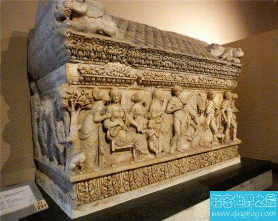 亚历山大石棺被封存两千多年，三具骷髅身份至今成谜