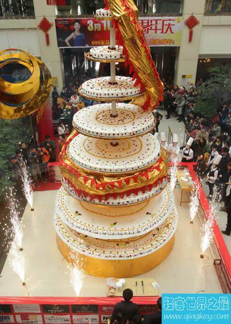 世界上最高最大的蛋糕，高达8米/重2吨(图)
