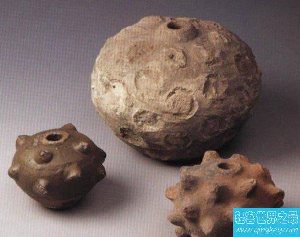 中国第一次出土的明朝地雷，大的直径11厘米，重1.7千克