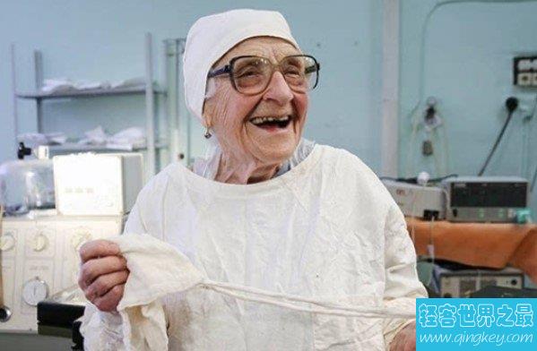 世界最老外科医生，90岁的她依然坚持每周做四次手术