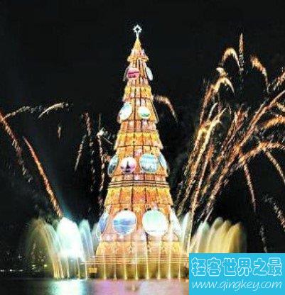 世界上最大的人工圣诞树，高达85米，重542吨