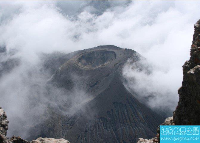 世界上最大的火山口，火山口周长有114米