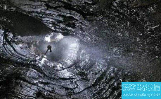 世界第三深钻井，其最大深度为1万2263米