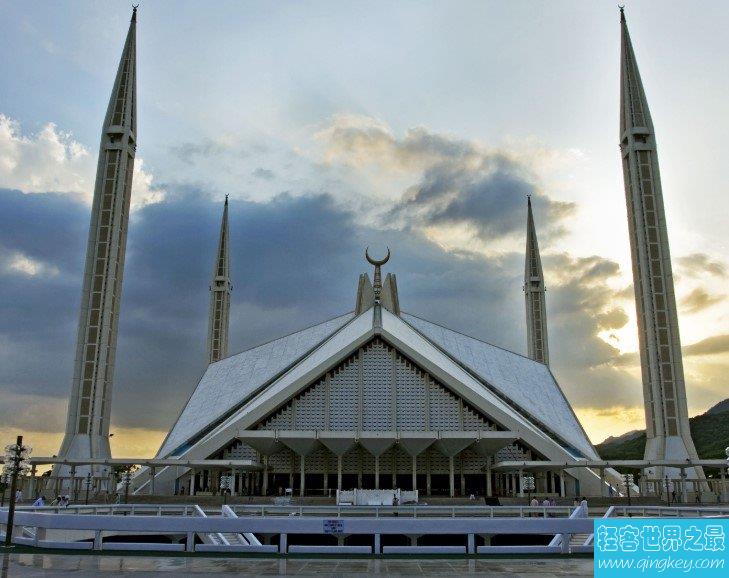 世界最大的清真寺，独一无二的规模，占地约19万平方米