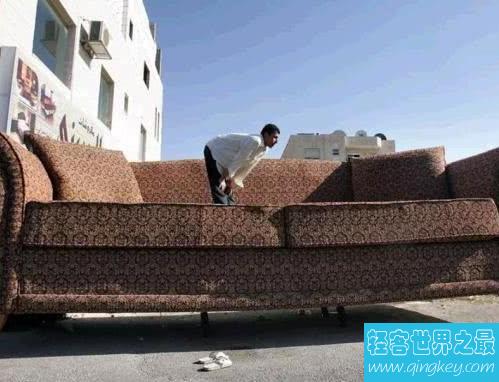 世界最大沙发，宽两米高三米你会用吗？