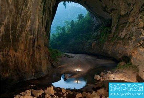 世界上最恐怖的地方，印尼爪哇谷洞长得像怪兽的嘴