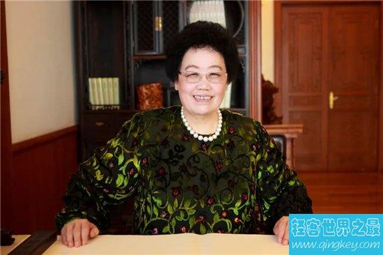 陈丽华家族进入地产行业，曾是中国第一富婆
