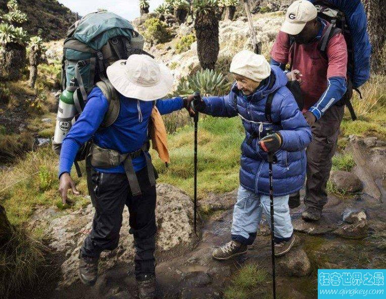 最年长登峰者，86岁老太登顶乞力马扎罗山！