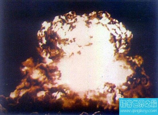 中国第一颗氢弹，爆炸威力相当于300万吨TNT烈性炸药