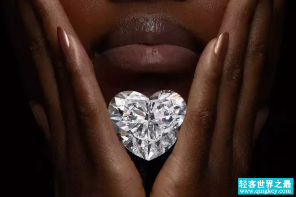 世界上最大心形钻石:足足占两个指头宽(重达118克拉)