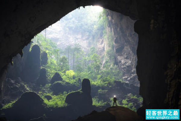 世界上最大的洞穴:足足有40层楼高(内部可容纳动车)