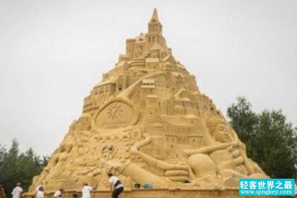 世界上最高的沙雕城堡:使用了3500吨沙子(总高16米多)