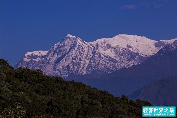 世界第七高峰是哪个 道拉吉里峰（海拔高度8167米）