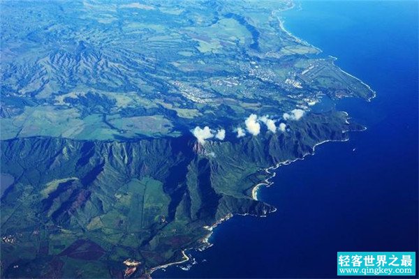 世界上最潮湿的地方 怀厄莱阿莱（一年335天都下雨）