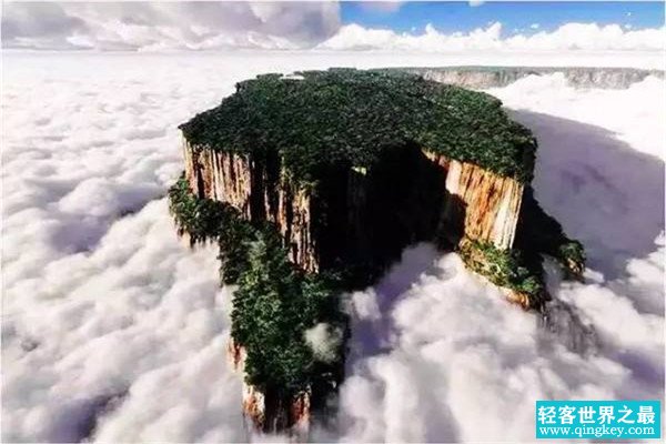 世界上最神奇的山 罗赖马山（到处都是悬崖峭壁）