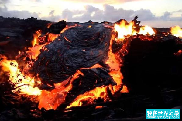 美国最危险的火山：圣海伦斯火山(喷发火山灰导致黑夜)