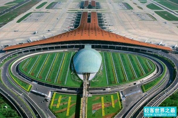 中国最大的机场:北京首都国际机场，约141万平方米