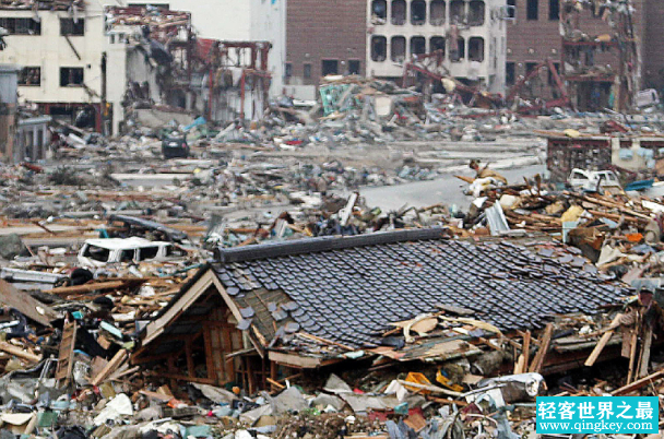 地震最多的国家：日本(岛国，地处地震带，多火山)