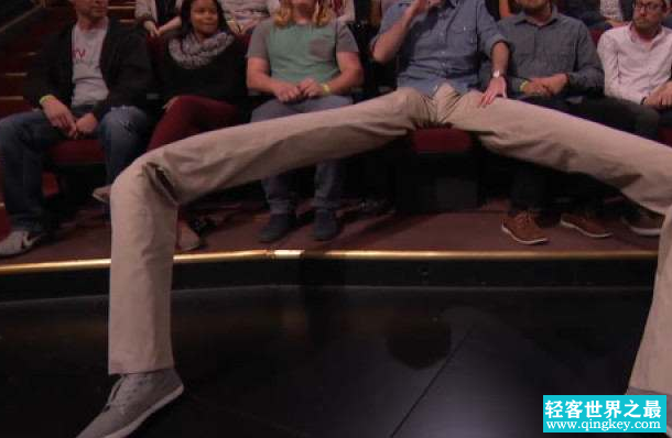 世界上最长的腿有多长：腿长2米无法行走(名叫丹尼尔)
