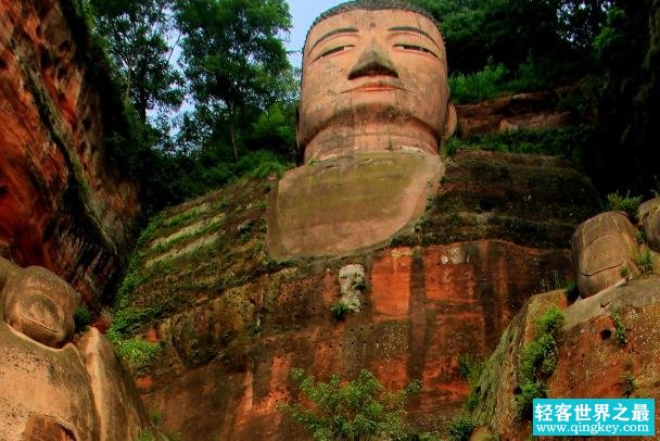 世界最大的石刻佛像 乐山大佛古老的世界奇迹(历史悠久)