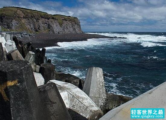 世界上最偏远的岛屿，特里斯坦达库尼亚群岛(275人居住)