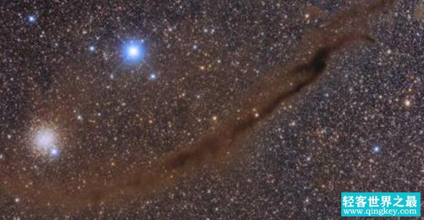 煤袋星云位于何处？距离地球大约600光年远