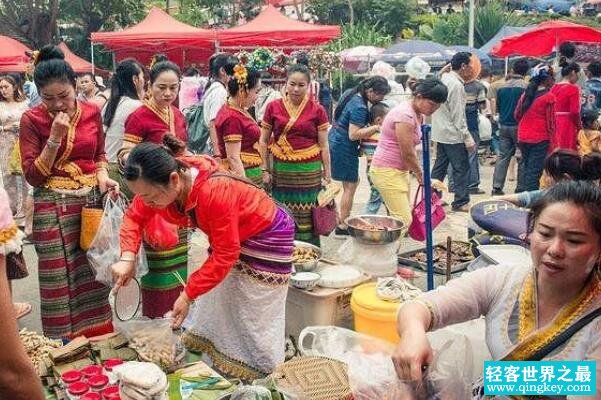 德昂族的传统节日 泼水节是最隆重的传统节日(独特民族文化)