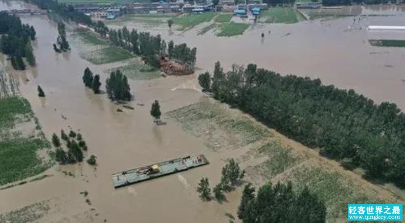 河南的多个地区频繁出现罕见的暴雨，局部降水量惊人，影响巨大