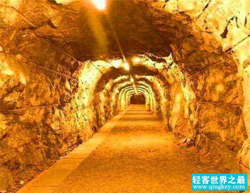 厄瓜多尔发现远古地下隧道，全长4千公里，洞内十分豪华