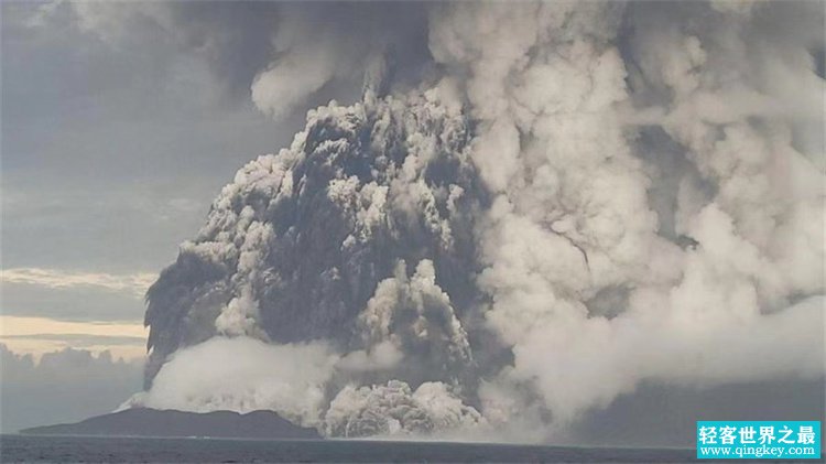 汤加火山爆发后 出现了异常现象 地球果然出了大问题！