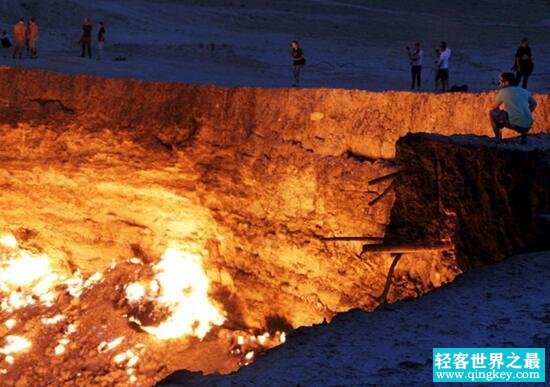 土库曼斯坦地狱之门，熊熊烈火燃烧46年不灭的大火坑