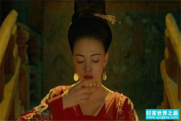 李白与杨贵妃的感情纠葛：李白写诗是为杨贵妃？（隐秘历史）