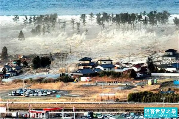 大洋深处最恐怖的狂风巨浪：地震引发海啸（沿途海岸皆受影响）