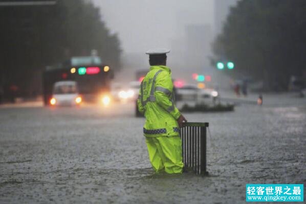 郑州特大暴雨千年一遇：小时降雨量202mm(三天下了一年的雨)