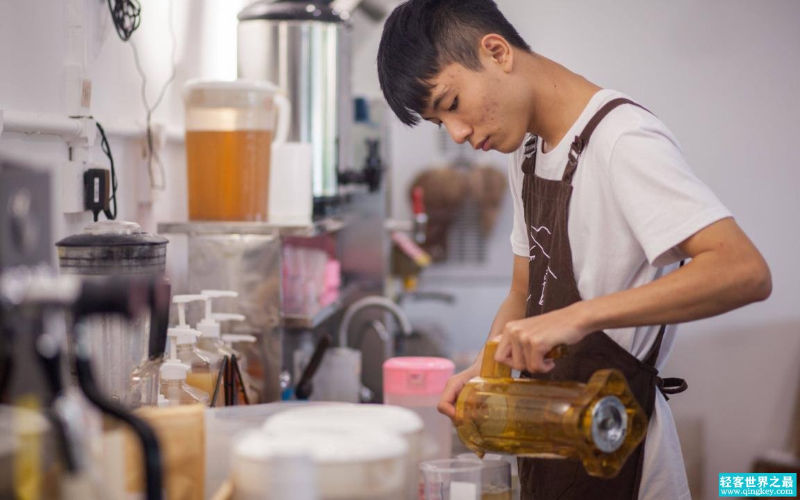 大学生寒假工遭遇欠薪 维权后老板更加强硬（拖欠薪资）