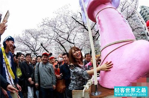 日本奇葩节日“丁丁节” 一年一度爱的奇祭（日本风俗）