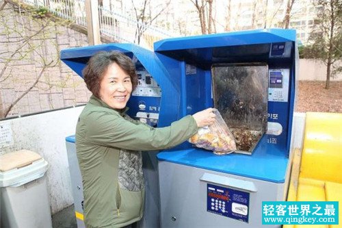 倒垃圾也要付费了 韩国为减少食物浪费推出付费倒垃圾