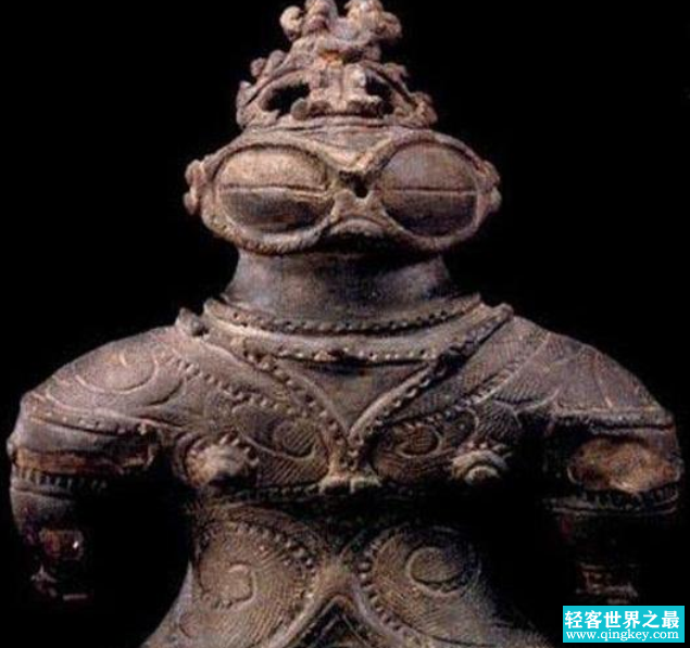 日本考古队发现宇航员雕塑 是否可以证明外星人来到地球