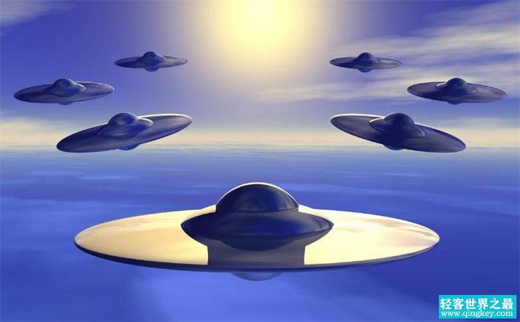 体育场上空发现UFO，上万人同时目击（目击UFO）