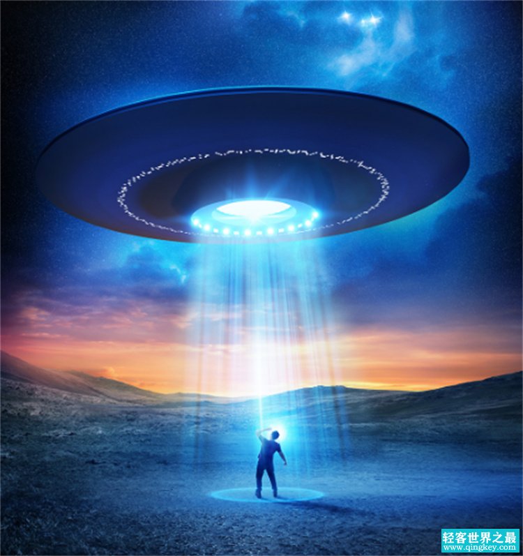 UFO出现在德国上空，留下许多白色光点（UFO出现）