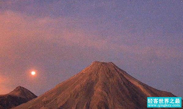 冰岛火山爆发的时候，为什么会有UFO的出现？（神秘外星人）