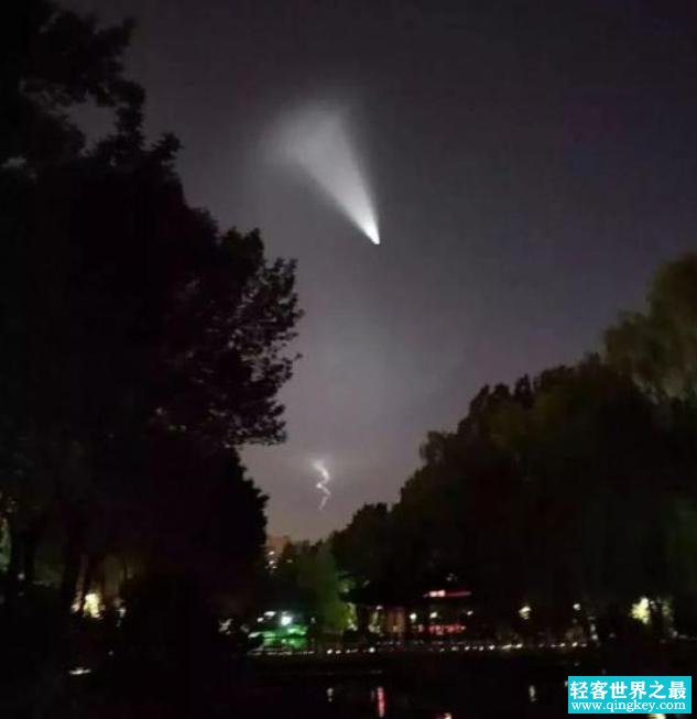 蒙古地区又一次出现UFO几分钟之后突然消失（外星人消失）